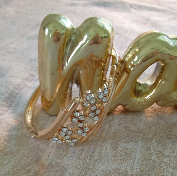 Beautiful Costume Bracelet - Picture 4 of 4